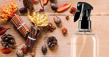 Con la llegada del otoño, los aromas cálidos y envolventes se convierten en los más elegidos para perfumar negocios y showrooms.
